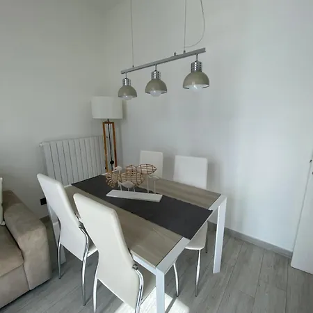 A & M House * مونيلّي