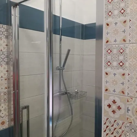 A & M House * Монелья